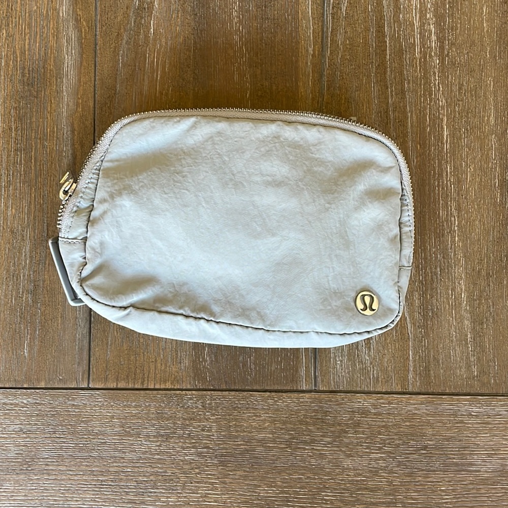 Lululemon Everywhere Belt Bag 1L Gray
